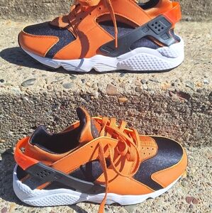 Nike Air Huarache Halloween Pumpkin Curry Orange DO6694-800 Men’s Size 11